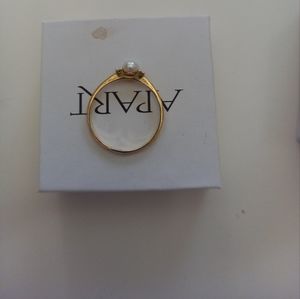 Gold ring with Pearl and zircons